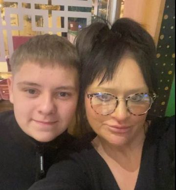 Harvey Willgoose with his mother.